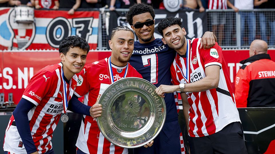 PSV celebrates title