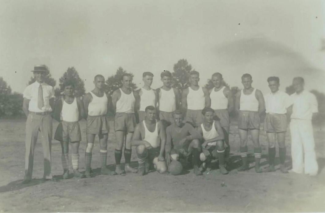A group picture of the team from the 1930s