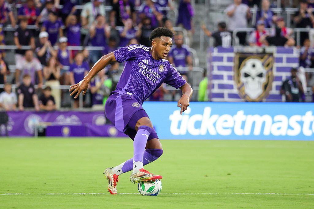 Alex Freeman dribbling ball