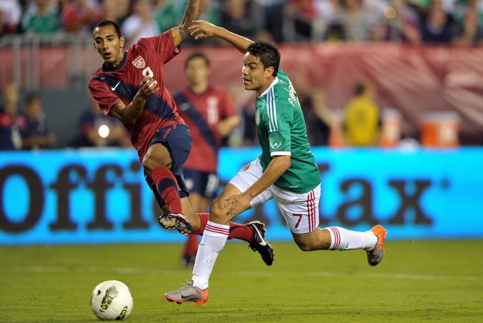 Castillo fights for a ball against a Mexican player for the USA