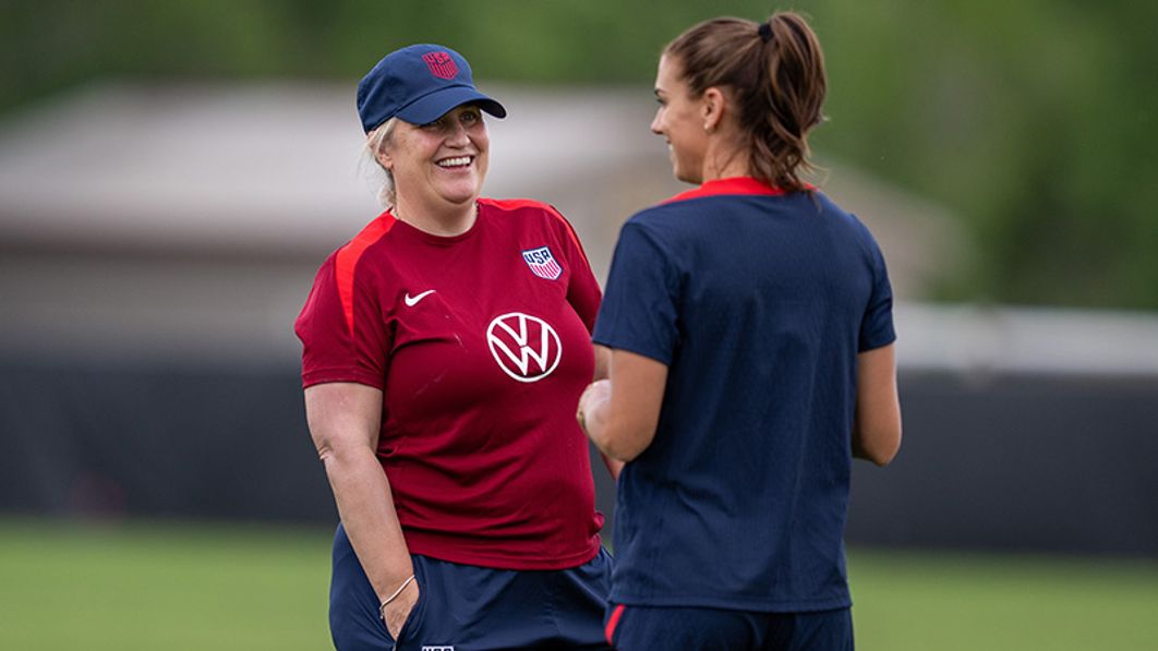 Emma Hayes Alex Morgan USWNT 