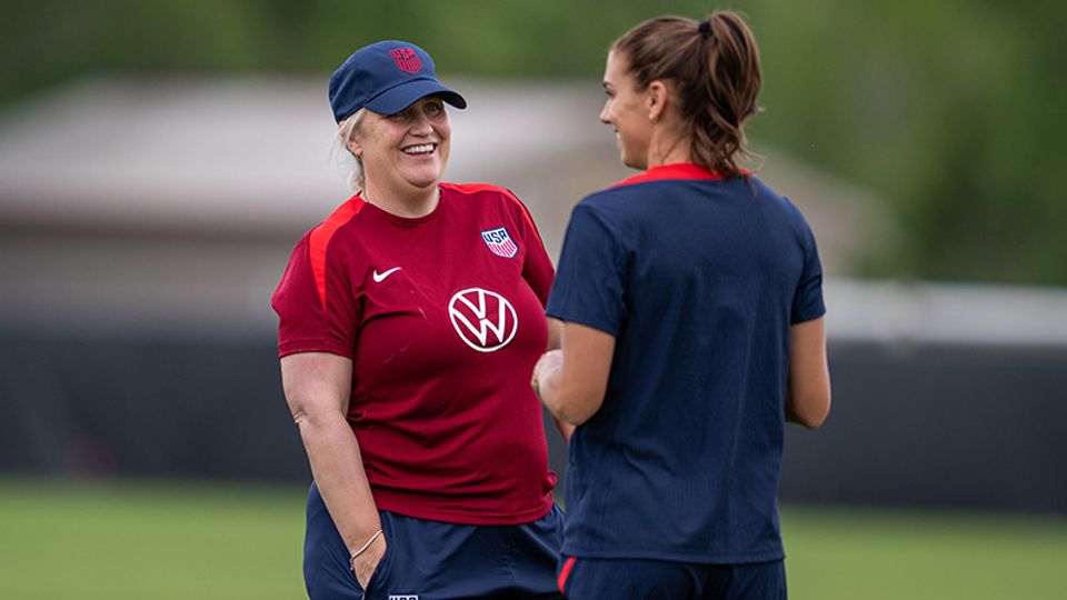 Emma Hayes Alex Morgan USWNT 