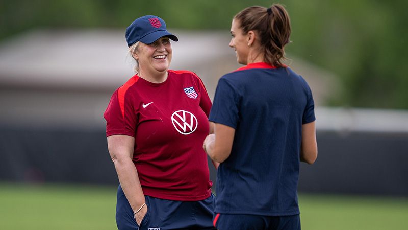 Emma Hayes Alex Morgan USWNT