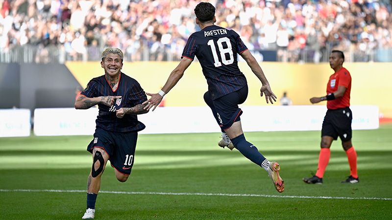 Diego Luna and Max Arfsten celebrate goal
