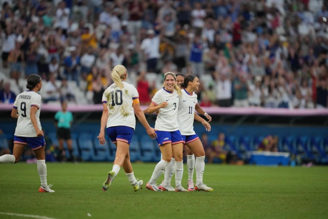 Korbin Albert, Sophia Smith, Lindsey Horan and Mallory Swanson celebrate after a goal against Australia