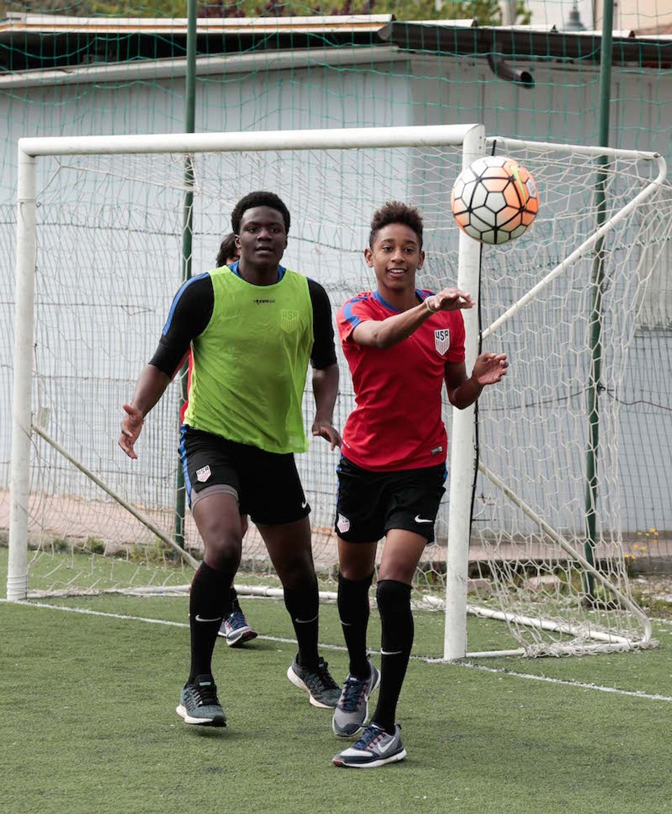 U-17 MNT - Kashope Oladapo (in bib)