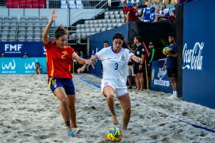 A US Beach WNT player dribbles on the sand