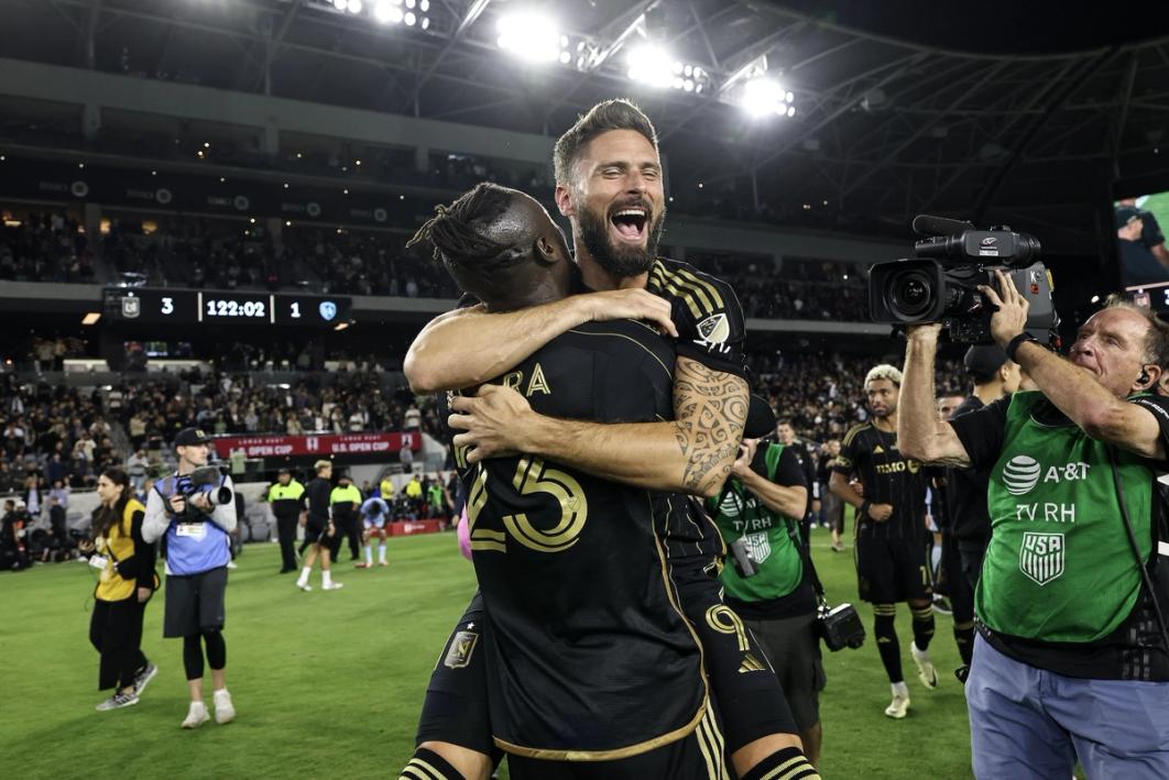 Kei Kamara and Olivier Giroud embrace in celebration following LAFC's Open Cup victory