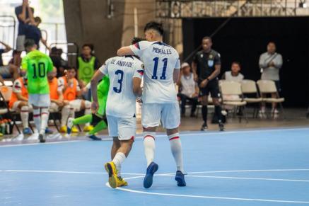 Two US Futsal MNT players on a court