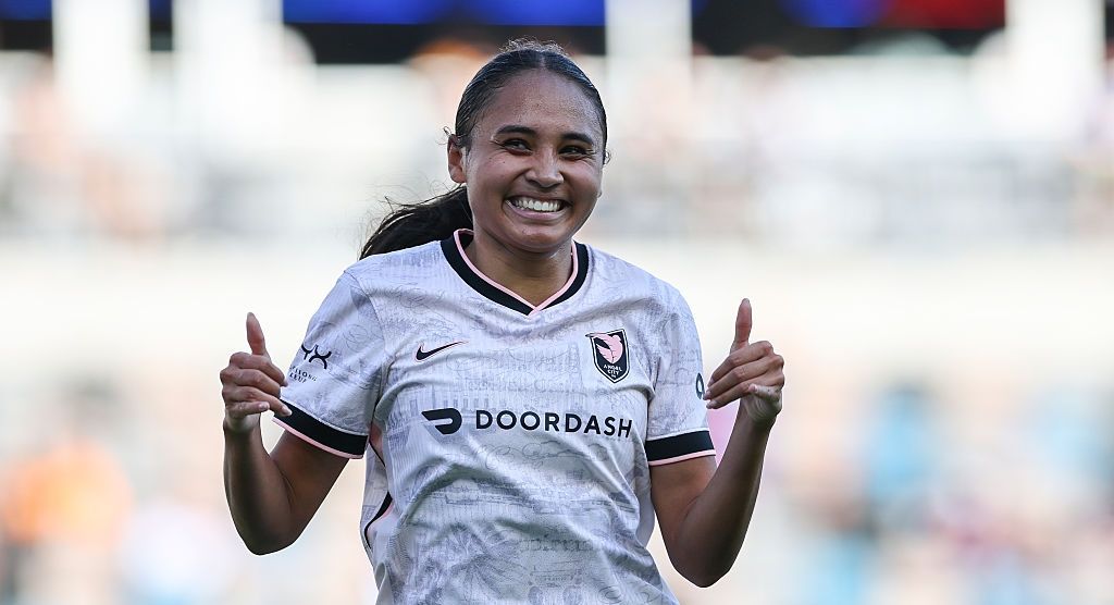 Alyssa Thompson celebrates with two thumbs up