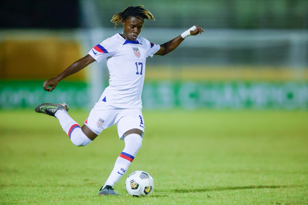U-16 MYNT player gets ready to make a pass
