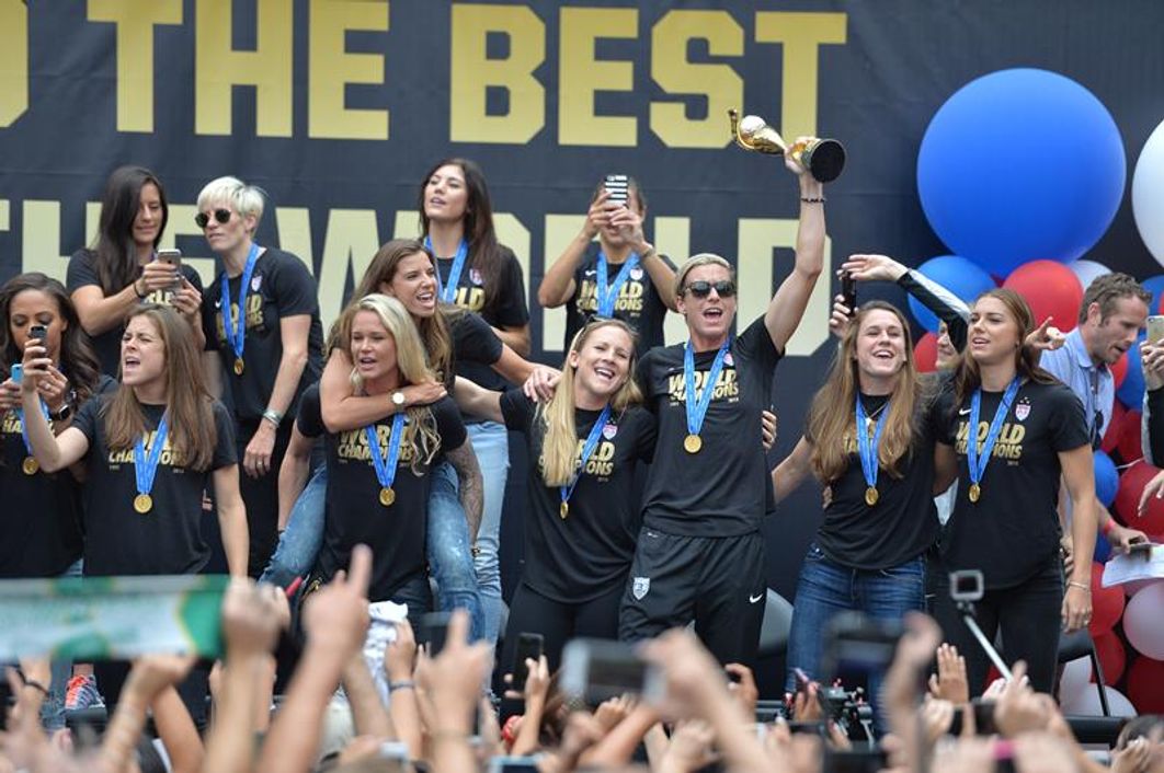 Heather O'Reilly, Ashlyn Harris, Tobin heath, Hope Solo, Amy Rodriguez, Abby Wambach, Kelley O'Hara, Alex Morgan