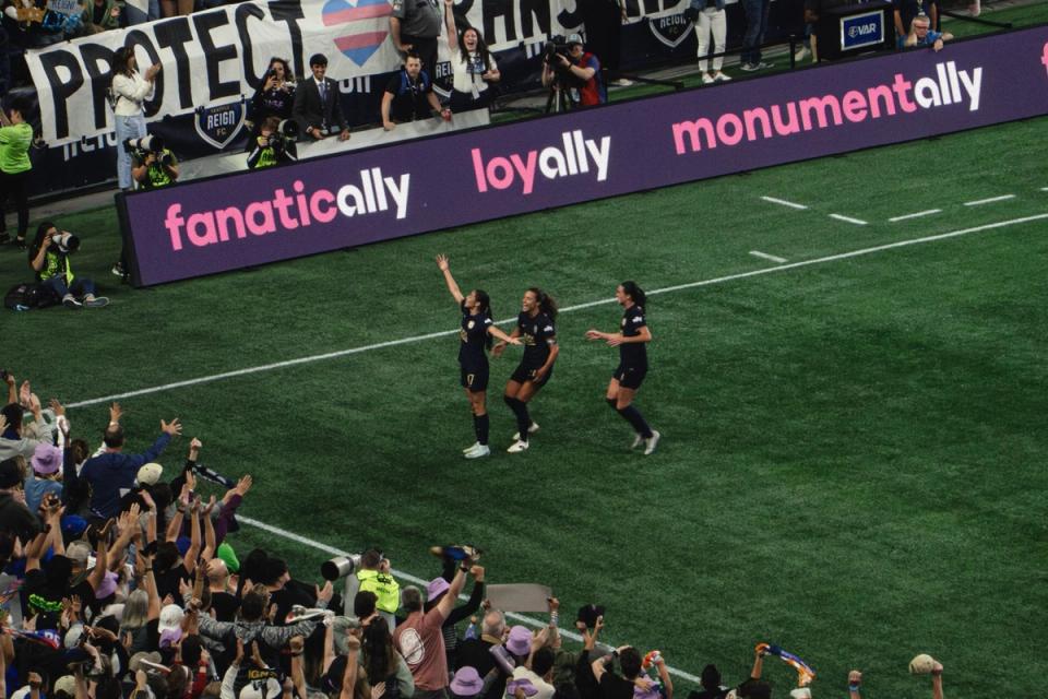 Emeri Adames recreates Megan Rapinoe's outstretched arms celebration in a match for Seattle Reign