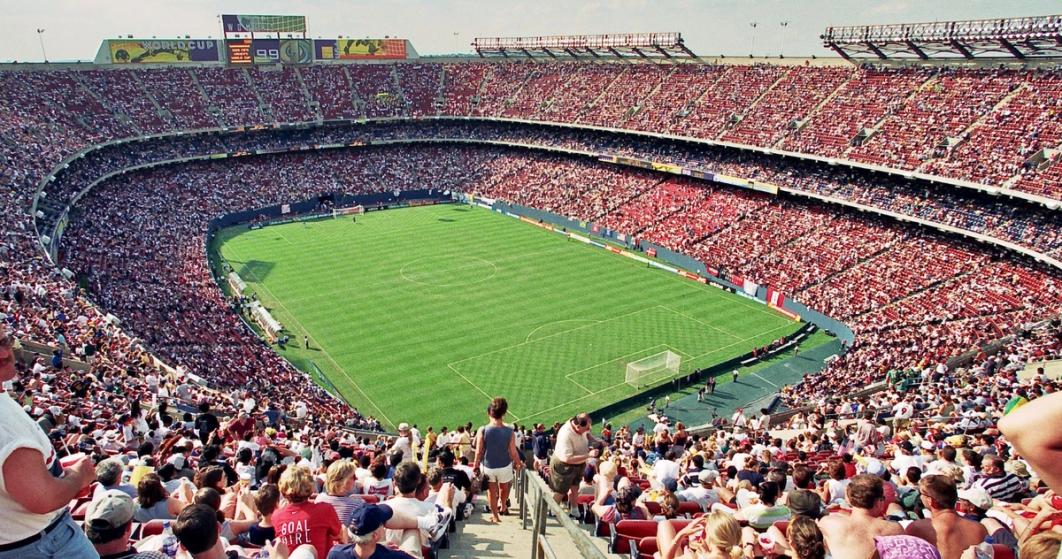 a sold out giants stadium in 1999