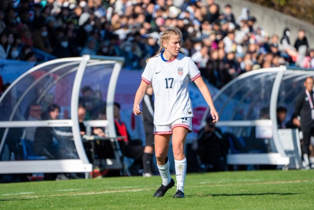 Deaf WNT player Mia White
