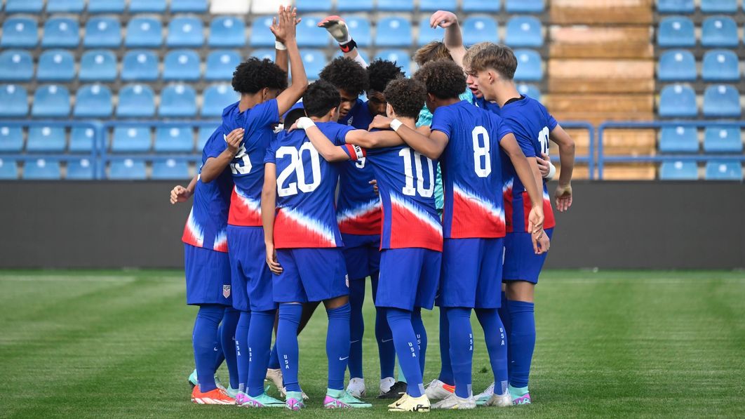 The U-16 MYNT huddled up on the field