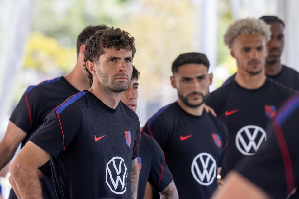 Christian Pulisic (foreground) and USMNT teammates at training in Irvine, Calif.