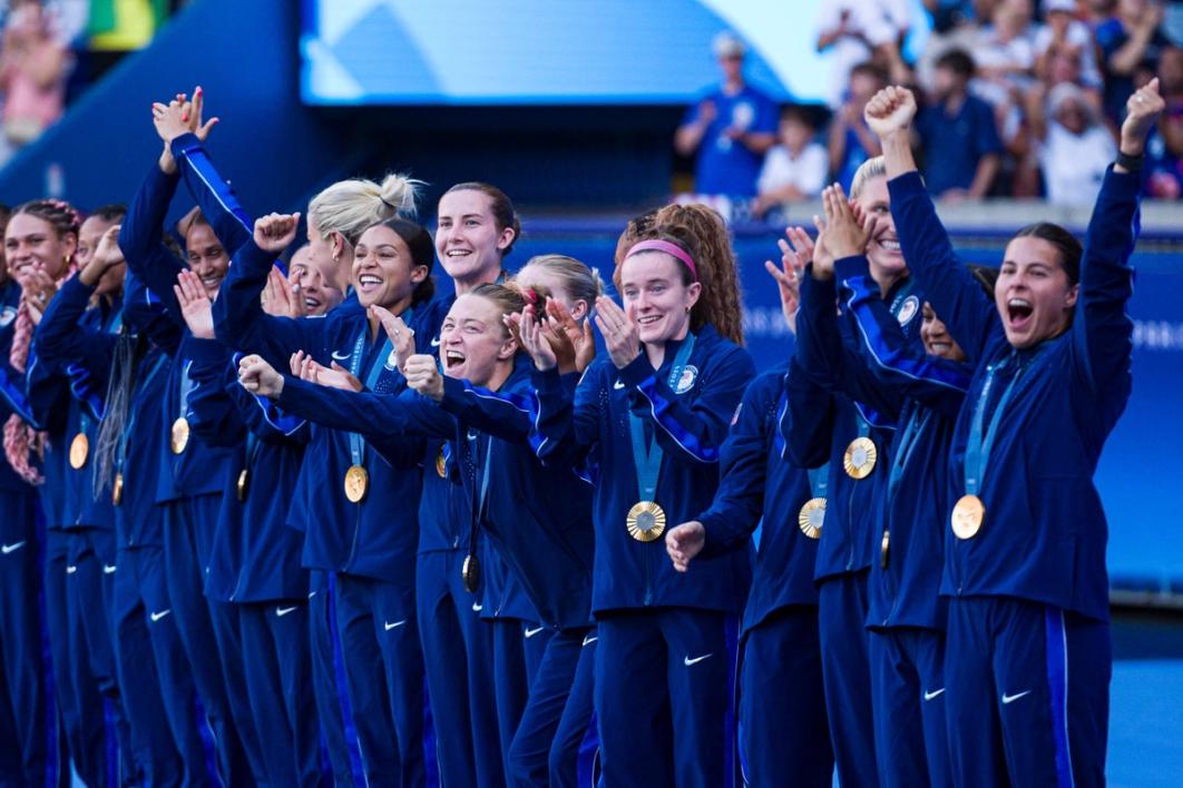 Members of the USWNT celebrating their gold medal​​​​‌﻿‍﻿​‍​‍‌‍﻿﻿‌﻿​‍‌‍‍‌‌‍‌﻿‌‍‍‌‌‍﻿‍​‍​‍​﻿‍‍​‍​‍‌﻿​﻿‌‍​‌‌‍﻿‍‌‍‍‌‌﻿‌​‌﻿‍‌​‍﻿‍‌‍‍‌‌‍﻿﻿​‍​‍​‍﻿​​‍​‍‌‍‍​‌﻿​‍‌‍‌‌‌‍‌‍​‍​‍​﻿‍‍​‍​‍‌‍‍​‌﻿‌​‌﻿‌​‌﻿​​‌﻿​﻿​﻿‍‍​‍﻿﻿​‍﻿﻿‌﻿‌‌‌﻿​﻿‌﻿​﻿‌‍‌‍​‍﻿‍‌﻿​﻿‌‍​‌‌‍﻿‍‌‍‍‌‌﻿‌​‌﻿‍‌​‍﻿‍‌﻿​﻿‌﻿‌​‌﻿‌‌‌‍‌​‌‍‍‌‌‍﻿﻿​‍﻿﻿‌‍‍‌‌‍﻿‍‌﻿‌​‌‍‌‌‌‍﻿‍‌﻿‌​​‍﻿﻿‌‍‌‌‌‍‌​‌‍‍‌‌﻿‌​​‍﻿﻿‌‍﻿‌‌‍﻿﻿‌‍‌​‌‍‌‌​﻿﻿‌‌﻿​​‌﻿​‍‌‍‌‌‌﻿​﻿‌‍‌‌‌‍﻿‍‌﻿‌​‌‍​‌‌﻿‌​‌‍‍‌‌‍﻿﻿‌‍﻿‍​﻿‍﻿‌‍‍‌‌‍‌​​﻿﻿‌​﻿‌​‌‍​‌​﻿‍​​﻿‍​​﻿​​‌‍​﻿​﻿‍​‌‍​‍​‍﻿‌‌‍​‍​﻿‌‍​﻿‌‍​﻿‌‍​‍﻿‌​﻿‌​​﻿‌‍​﻿​‌‌‍‌​​‍﻿‌‌‍​‌‌‍​‍‌‍‌‌​﻿​​​‍﻿‌​﻿‍​​﻿‍‌​﻿‍​​﻿‍​‌‍‌‍‌‍‌​​﻿‍​​﻿​﻿​﻿‌‌‌‍​‌‌‍​﻿​﻿​‌​﻿‍﻿‌﻿‌​‌﻿‍‌‌﻿​​‌‍‌‌​﻿﻿‌‌﻿​﻿‌﻿‌​‌‍﻿﻿‌﻿​‍‌﻿‍‌​﻿‍﻿‌﻿​​‌‍​‌‌﻿‌​‌‍‍​​﻿﻿‌‌‍​﻿‌‍﻿﻿‌‍﻿‍‌﻿‌​‌‍‌‌‌‍﻿‍‌﻿‌​​‍‌‌​﻿‌‌‌​​‍‌‌﻿﻿‌‍‍﻿‌‍‌‌‌﻿‍‌​‍‌‌​﻿​﻿‌​‌​​‍‌‌​﻿​﻿‌​‌​​‍‌‌​﻿​‍​﻿​‍‌‍‌‍‌‍‌​​﻿‌​​﻿​‍‌‍​﻿​﻿‍‌‌‍​﻿​﻿‌‌‌‍‌‍​﻿‌﻿‌‍​‍‌‍‌​​‍‌‌​﻿​‍​﻿​‍​‍‌‌​﻿‌‌‌​‌​​‍﻿‍‌‍‍‌‌‍﻿‌‌‍​‌‌‍‌﻿‌‍‌‌​‍﻿‍‌‍​‌‌‍﻿​‌﻿‌​​﻿﻿﻿‌‍​‍‌‍​‌‌﻿​﻿‌‍‌‌‌‌‌‌‌﻿​‍‌‍﻿​​﻿﻿‌‌‍‍​‌﻿‌​‌﻿‌​‌﻿​​‌﻿​﻿​‍‌‌​﻿​﻿‌​​‌​‍‌‌​﻿​‍‌​‌‍​‍‌‌​﻿​‍‌​‌‍‌﻿‌‌‌﻿​﻿‌﻿​﻿‌‍‌‍​‍﻿‍‌﻿​﻿‌‍​‌‌‍﻿‍‌‍‍‌‌﻿‌​‌﻿‍‌​‍﻿‍‌﻿​﻿‌﻿‌​‌﻿‌‌‌‍‌​‌‍‍‌‌‍﻿﻿​‍‌‍‌‍‍‌‌‍‌​​﻿﻿‌​﻿‌​‌‍​‌​﻿‍​​﻿‍​​﻿​​‌‍​﻿​﻿‍​‌‍​‍​‍﻿‌‌‍​‍​﻿‌‍​﻿‌‍​﻿‌‍​‍﻿‌​﻿‌​​﻿‌‍​﻿​‌‌‍‌​​‍﻿‌‌‍​‌‌‍​‍‌‍‌‌​﻿​​​‍﻿‌​﻿‍​​﻿‍‌​﻿‍​​﻿‍​‌‍‌‍‌‍‌​​﻿‍​​﻿​﻿​﻿‌‌‌‍​‌‌‍​﻿​﻿​‌​‍‌‍‌﻿‌​‌﻿‍‌‌﻿​​‌‍‌‌​﻿﻿‌‌﻿​﻿‌﻿‌​‌‍﻿﻿‌﻿​‍‌﻿‍‌​‍‌‍‌﻿​​‌‍​‌‌﻿‌​‌‍‍​​﻿﻿‌‌‍​﻿‌‍﻿﻿‌‍﻿‍‌﻿‌​‌‍‌‌‌‍﻿‍‌﻿‌​​‍‌‌​﻿‌‌‌​​‍‌‌﻿﻿‌‍‍﻿‌‍‌‌‌﻿‍‌​‍‌‌​﻿​﻿‌​‌​​‍‌‌​﻿​﻿‌​‌​​‍‌‌​﻿​‍​﻿​‍‌‍‌‍‌‍‌​​﻿‌​​﻿​‍‌‍​﻿​﻿‍‌‌‍​﻿​﻿‌‌‌‍‌‍​﻿‌﻿‌‍​‍‌‍‌​​‍‌‌​﻿​‍​﻿​‍​‍‌‌​﻿‌‌‌​‌​​‍﻿‍‌‍‍‌‌‍﻿‌‌‍​‌‌‍‌﻿‌‍‌‌​‍﻿‍‌‍​‌‌‍﻿​‌﻿‌​​‍​‍‌﻿﻿‌