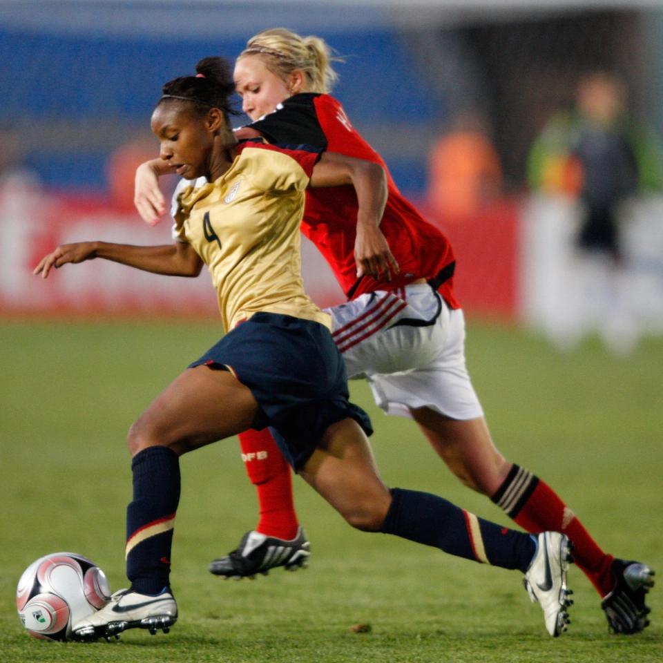 Crystal Dunn competing in U-20 World Cup