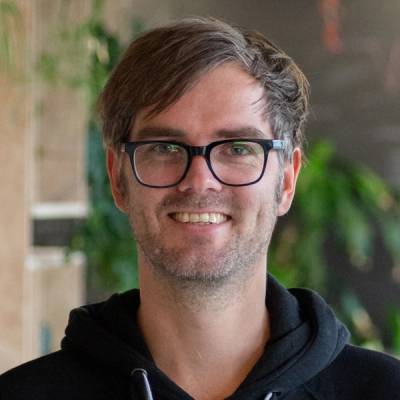 Lead iOS & Flutter app developer: Rens