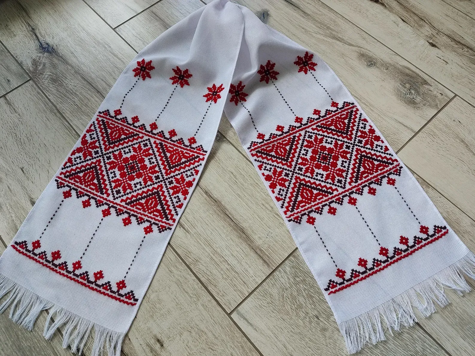 Рушник «Восьмикутна зоря» на білому полотні — фото 2