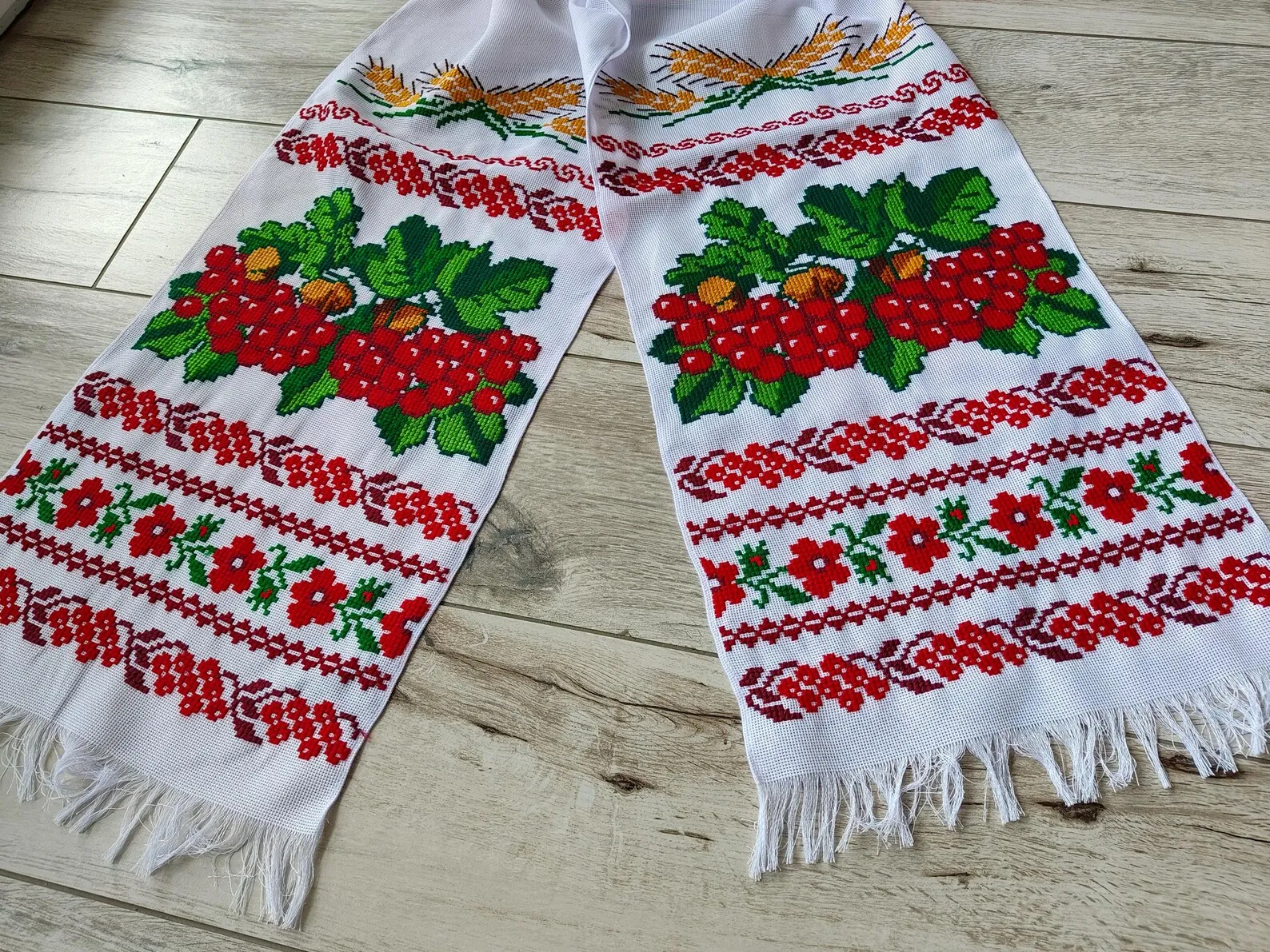 Весільний рушник «Калина та колосся» на білому полотні — фото 2