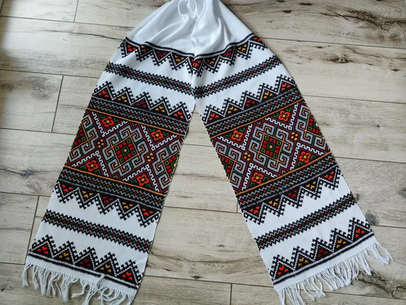 Рушник «Вогонь Карпатських гір» з гуцульським орнаментом