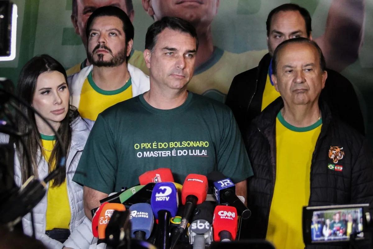 Flávio Bolsonaro negociou R$ 134 milhões com dono do Master para financiar filme sobre Jair