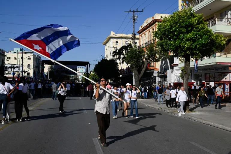 Cuba exige fim de "asfixia energética" em diálogo com os EUA: O foco na dignidade e na sobrevivência