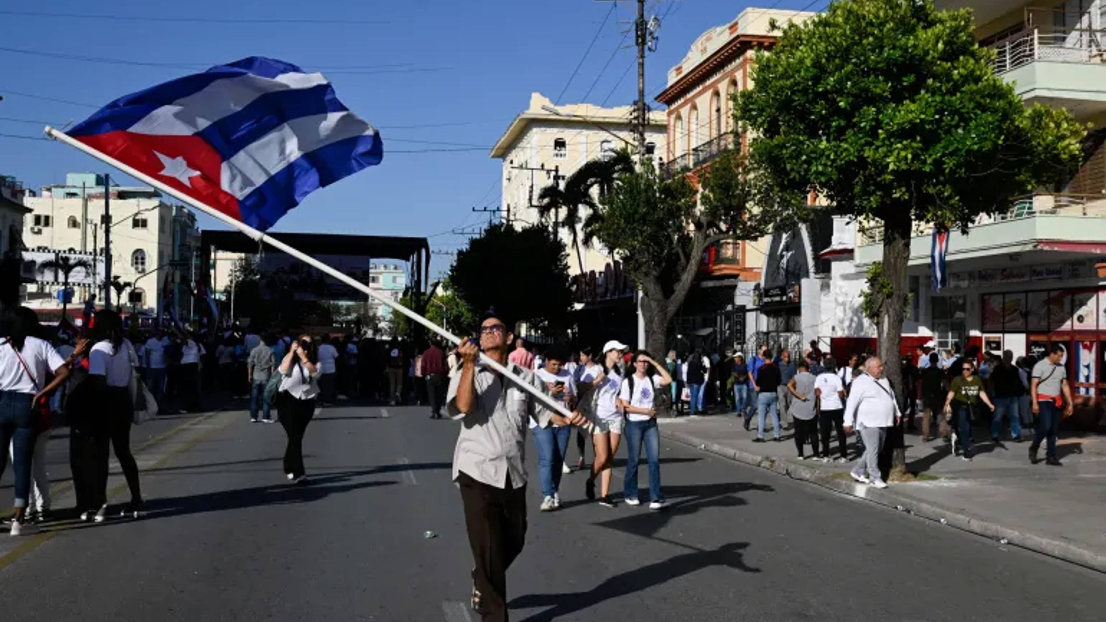 Cuba exige fim de "asfixia energética" em diálogo com os EUA: O foco na dignidade e na sobrevivência