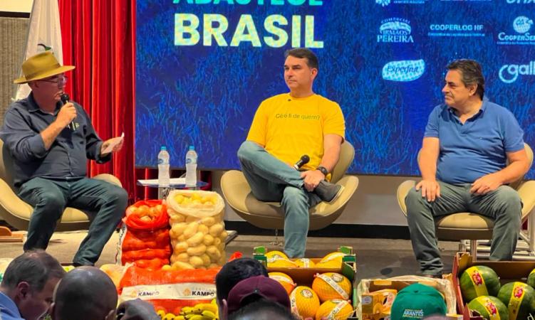 Flávio Bolsonaro acusa Lula pelos seus Erros com USA