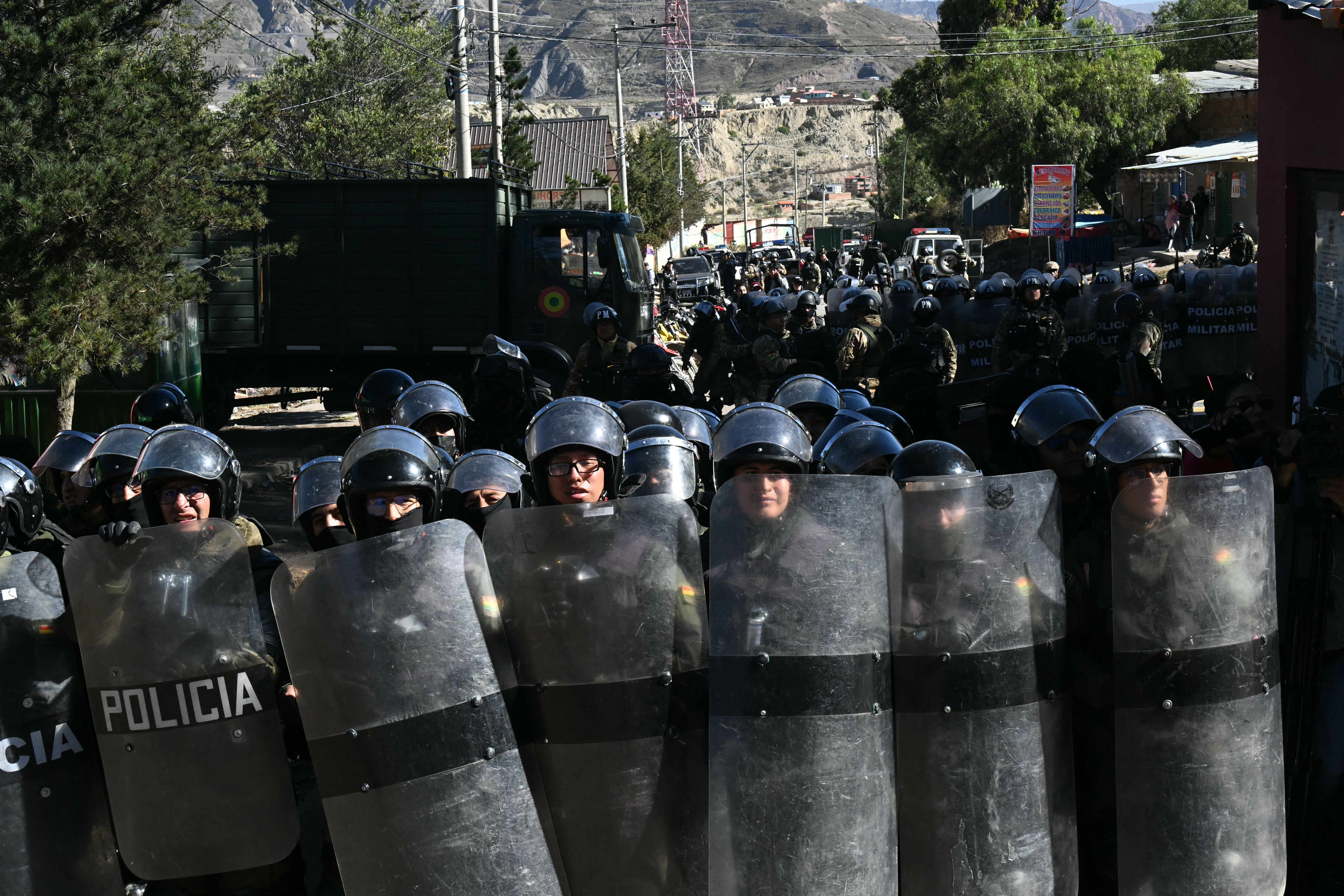 Bolívia: governo mobiliza 3.500 agentes e prende 57 em repressão a protestos em La Paz