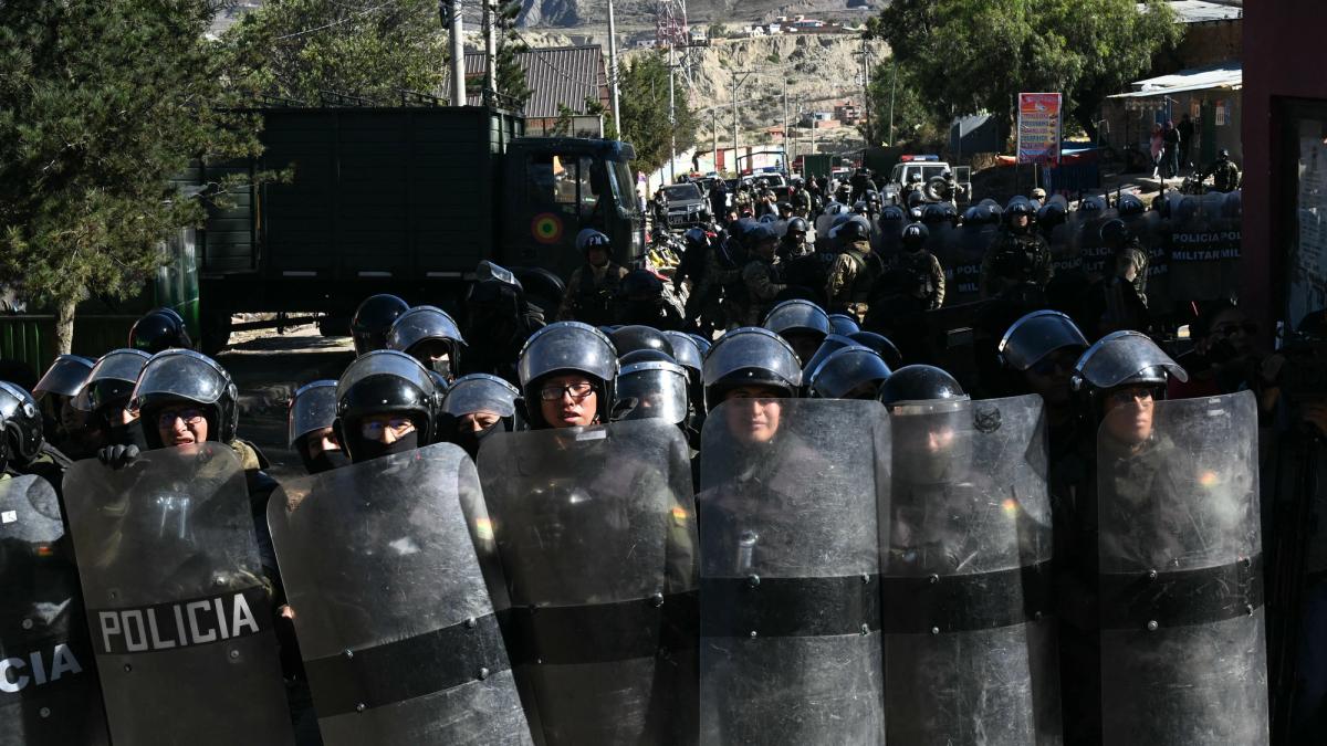 Bolívia: governo mobiliza 3.500 agentes e prende 57 em repressão a protestos em La Paz