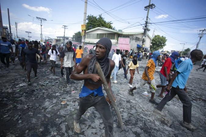 Crise no Haiti: Gangues Armadas Desabrigam Mais de 60 Mil Pessoas em Onda de Violência Sem Precedentes