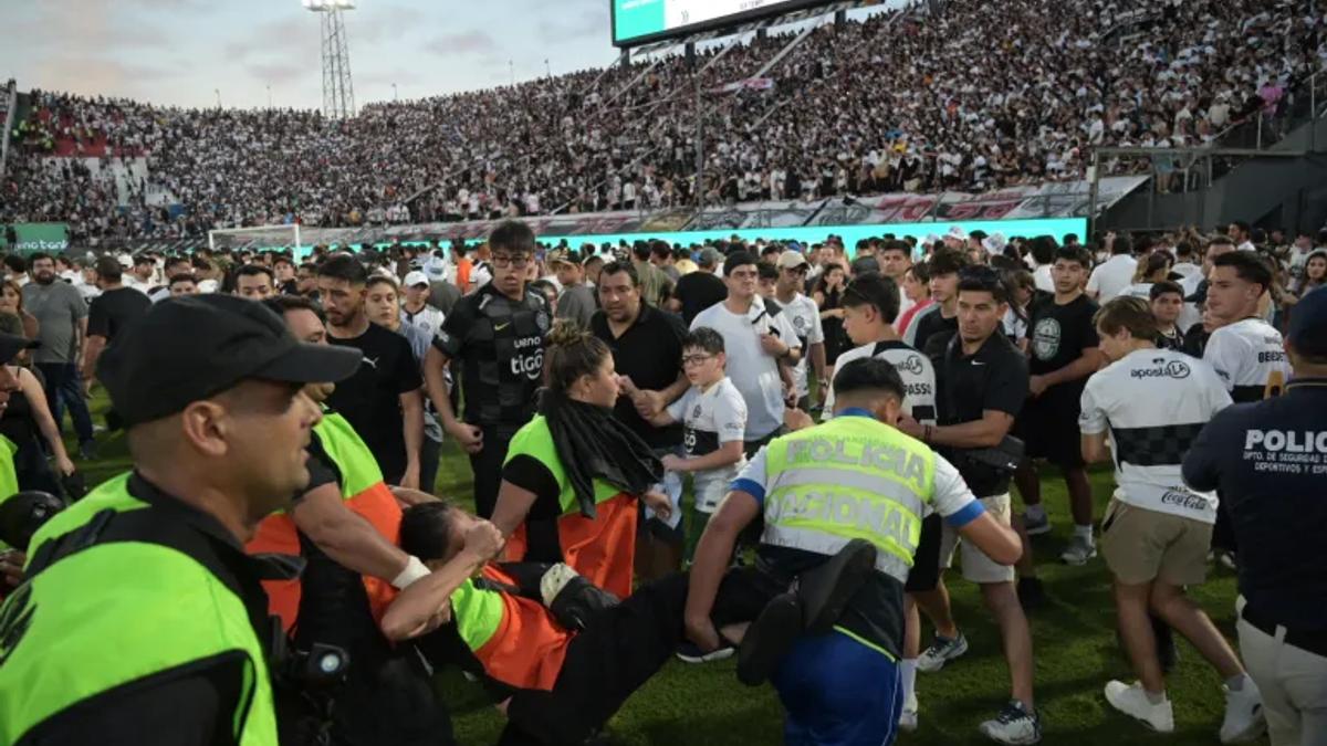 Vários feridos em confrontos entre torcidas e polícia no Superclássico do Paraguai