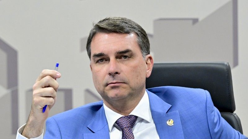 Flávio Bolsonaro promete privatizar 95% das estatais; como isso impacta você?