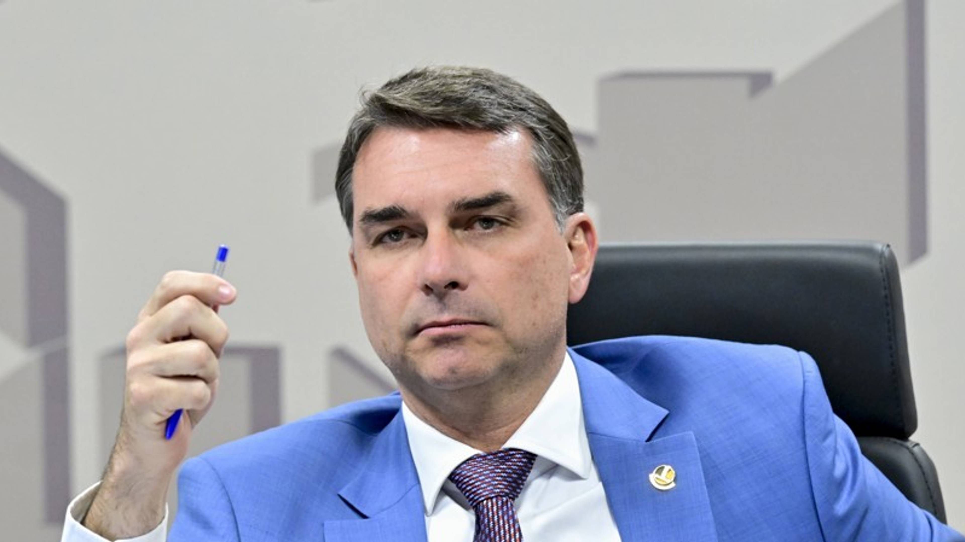 Flávio Bolsonaro promete privatizar 95% das estatais; como isso impacta você?