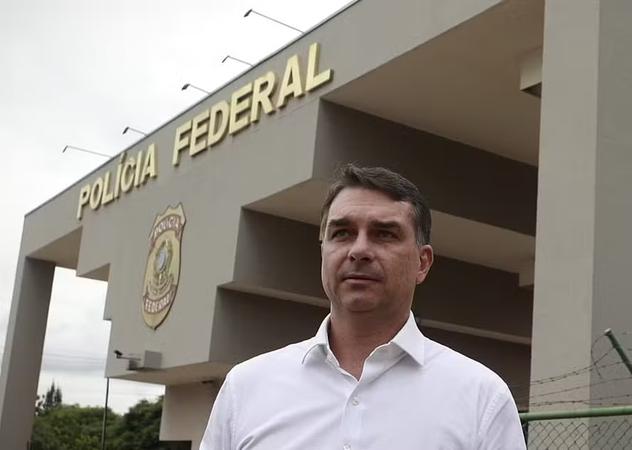 Flávio Bolsonaro critica PF após ação contra Ciro Nogueira  (caso Master)