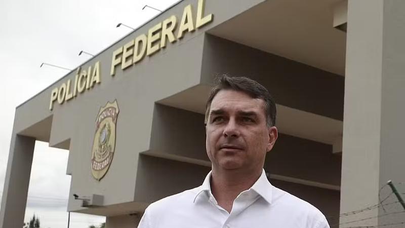 Flávio Bolsonaro critica PF após ação contra Ciro Nogueira (caso Master)