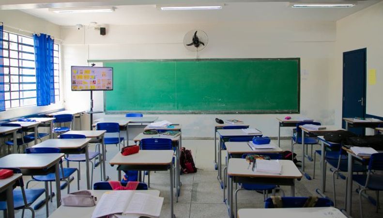 Nova resolução da Seed amplia "acompanhamento" sobre professores e gera preocupação na categoria