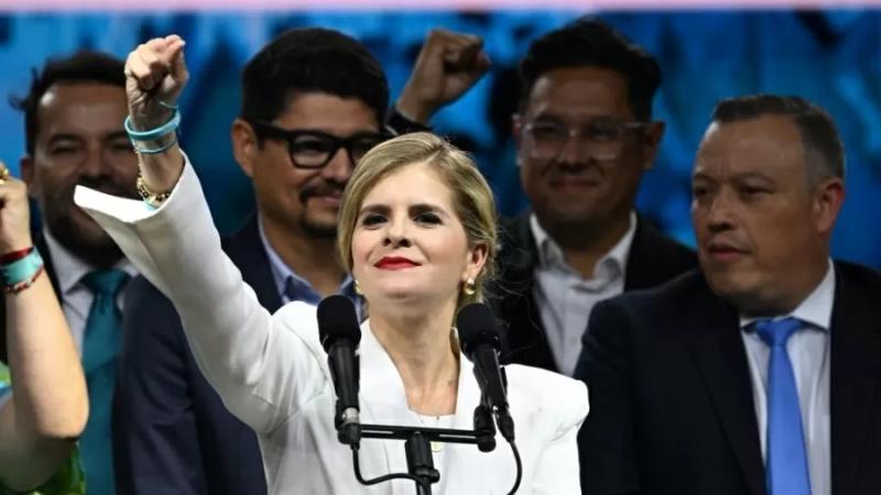 Laura Fernández toma posse na Costa Rica com promessa de megapresídio e mão dura contra o crime
