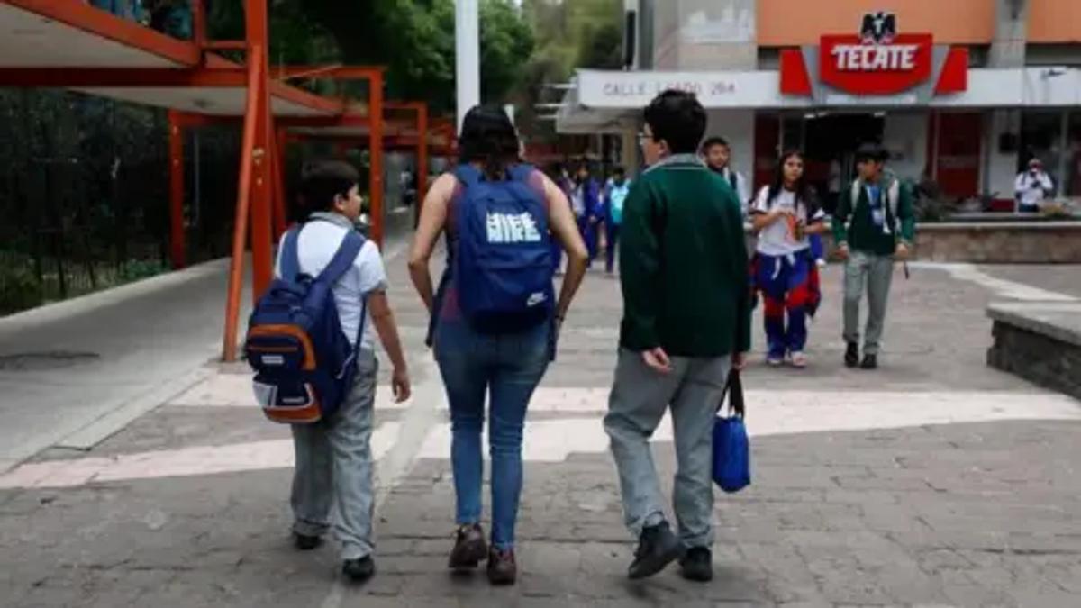 México Recua e Mantém Calendário Escolar Após Onda de Protestos Contra Mudanças para a Copa 2026