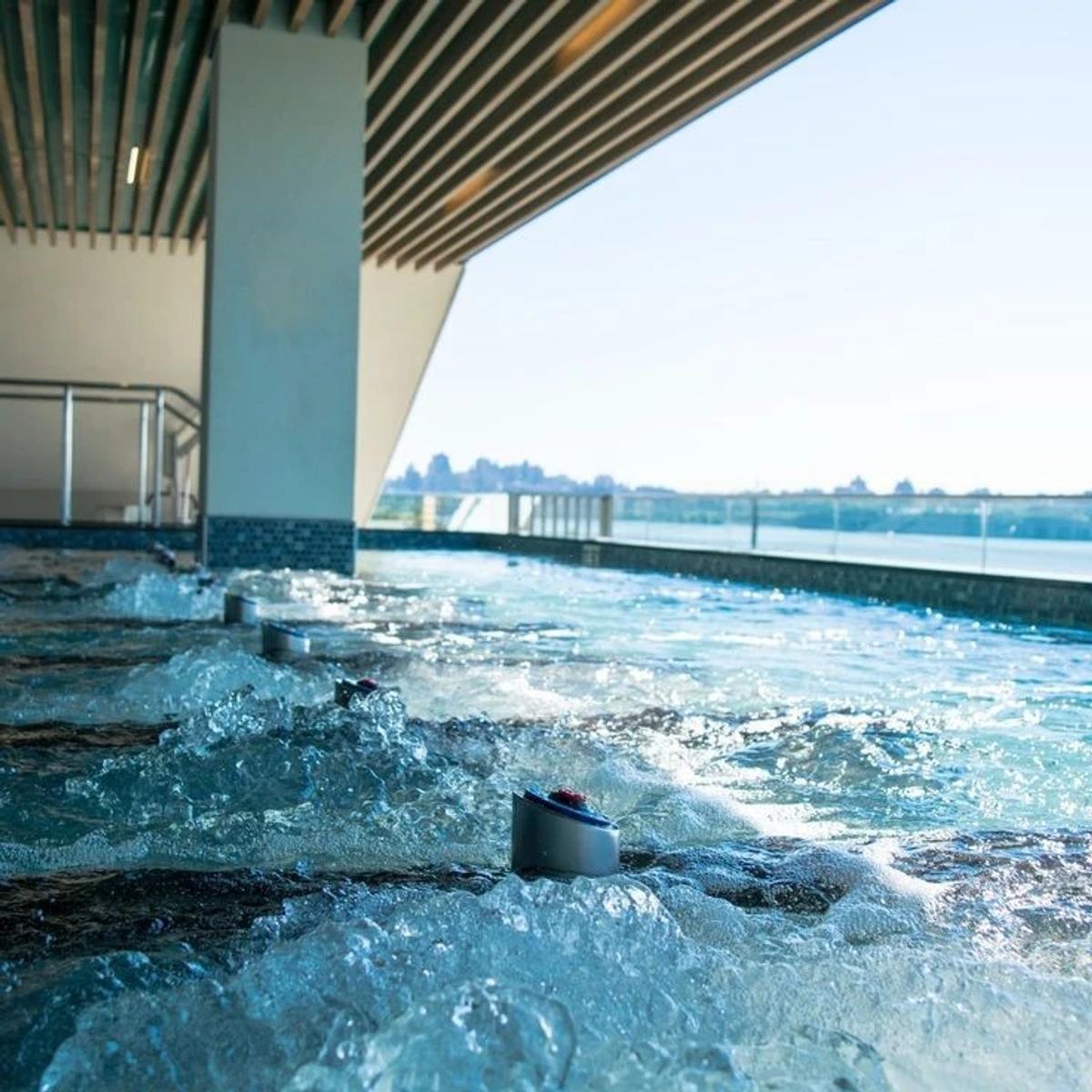  Hydrotherapy Jets Improve Spa Comfort