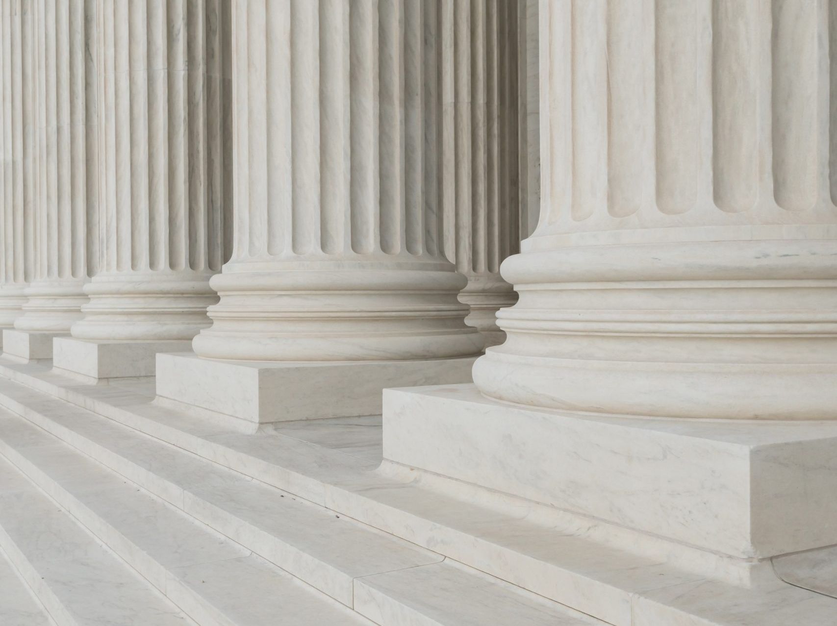 The Constitutional Court of Montenegro intervenes in a dispute over arbitrability of a claim under an agreement for lease of immovable located in Montenegro