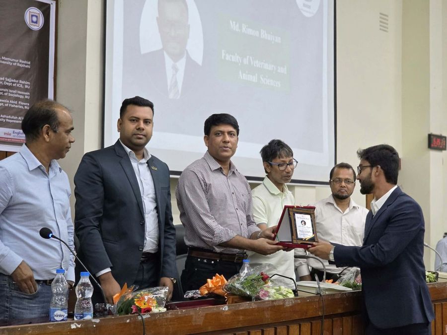 Shohag receiving the RUHERF Best Researcher Award on stage