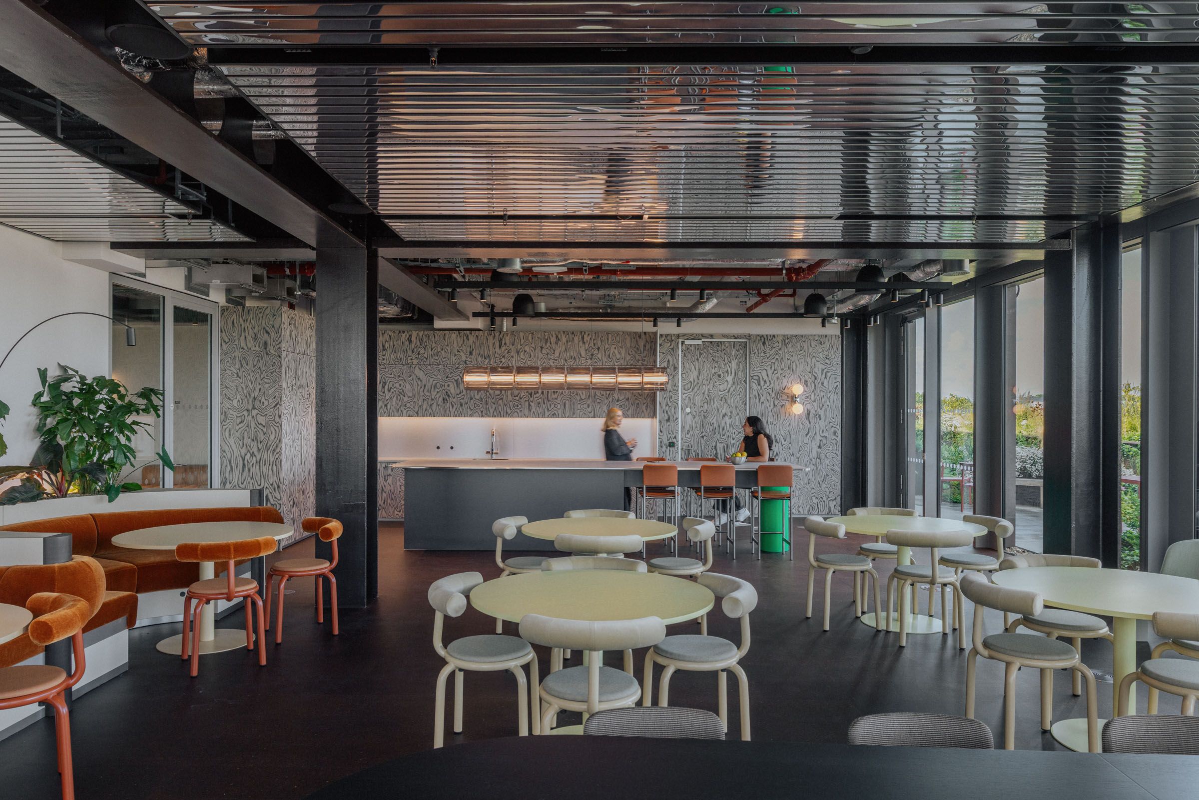 SuperGroup, St Pancras Campus, Club Space – Informal spaces for spontaneous and purposeful connection.
