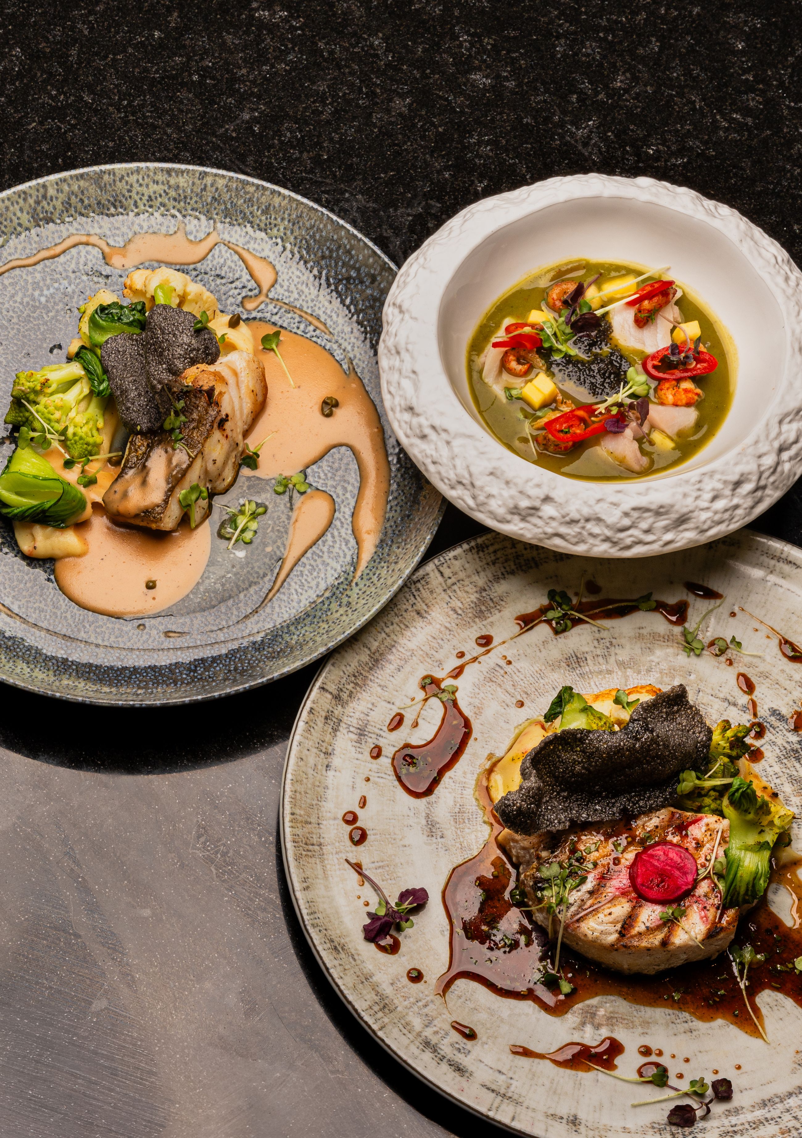 Kabeljauwsteak bij restaurant Karaf in Utrecht, gefotografeerd in warm licht