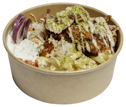Gyrosbowl met tzatziki en rode ui in een kraft bakje