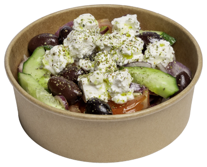Griekse salade met feta, olijven en komkommer