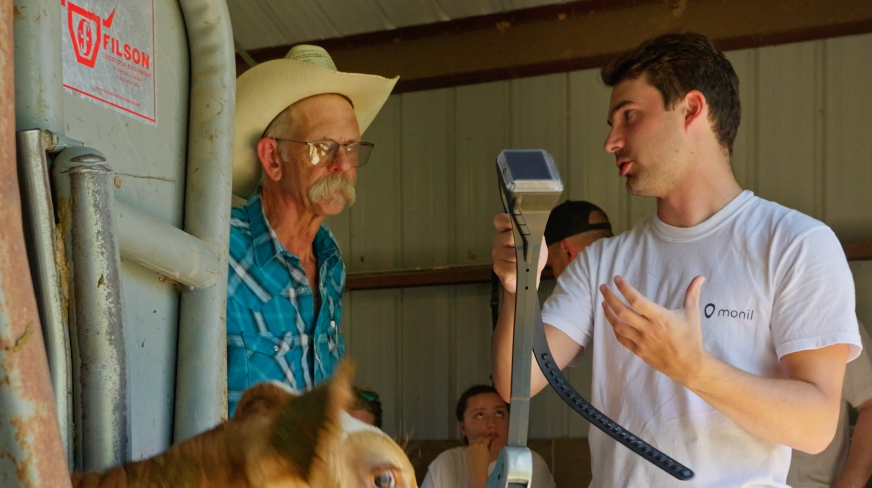Monil team member explaining the virtual fencing cattle collar to a rancher
